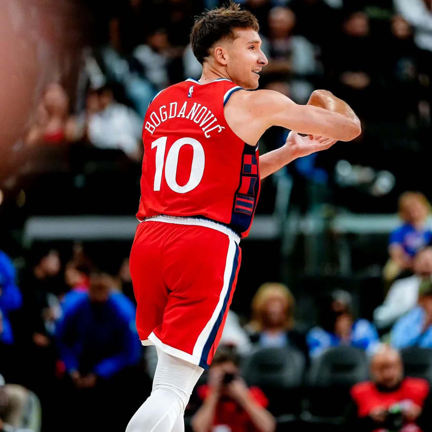 关于洛杉矶快船训练开放日，转会期临场应变引观众欢呼，NBA总决赛在即，球队文化被再次提及的信息