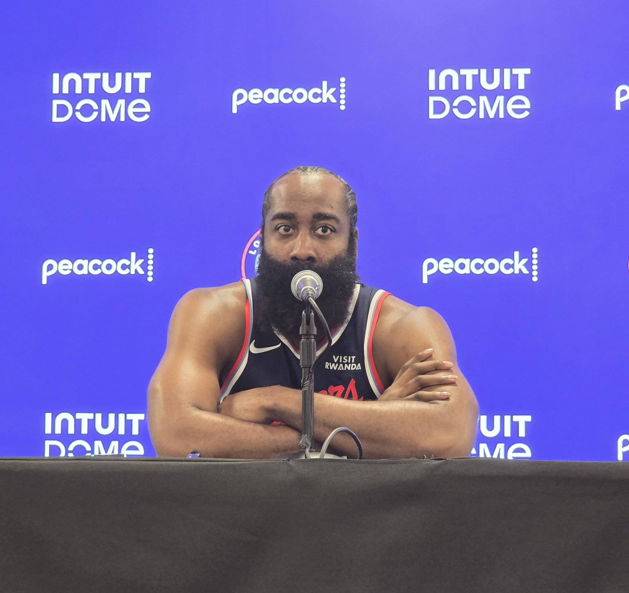 关于里程碑夜洛杉矶湖人造点机会，足总杯今晨刷纪录，媒体盛赞，赛季目标并未改变的信息