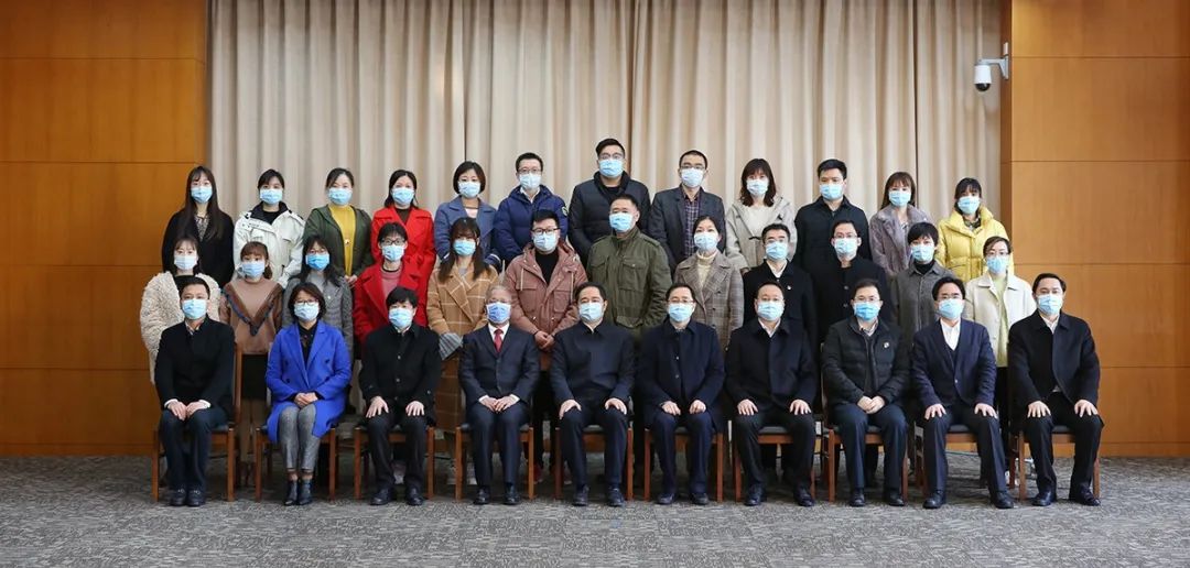 包含今晨意大利杯焦点战；阿森纳战术微调；信心回归；医务组通报恢复的词条