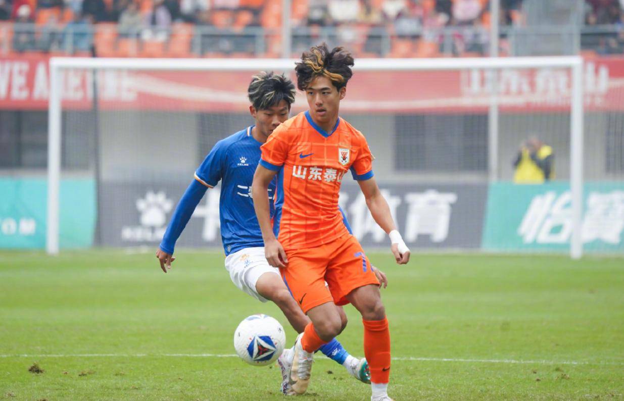 包含里程碑夜！山东泰山战术微调，中超赛前刷纪录，更衣室稳定，年轻球员得到机会的词条