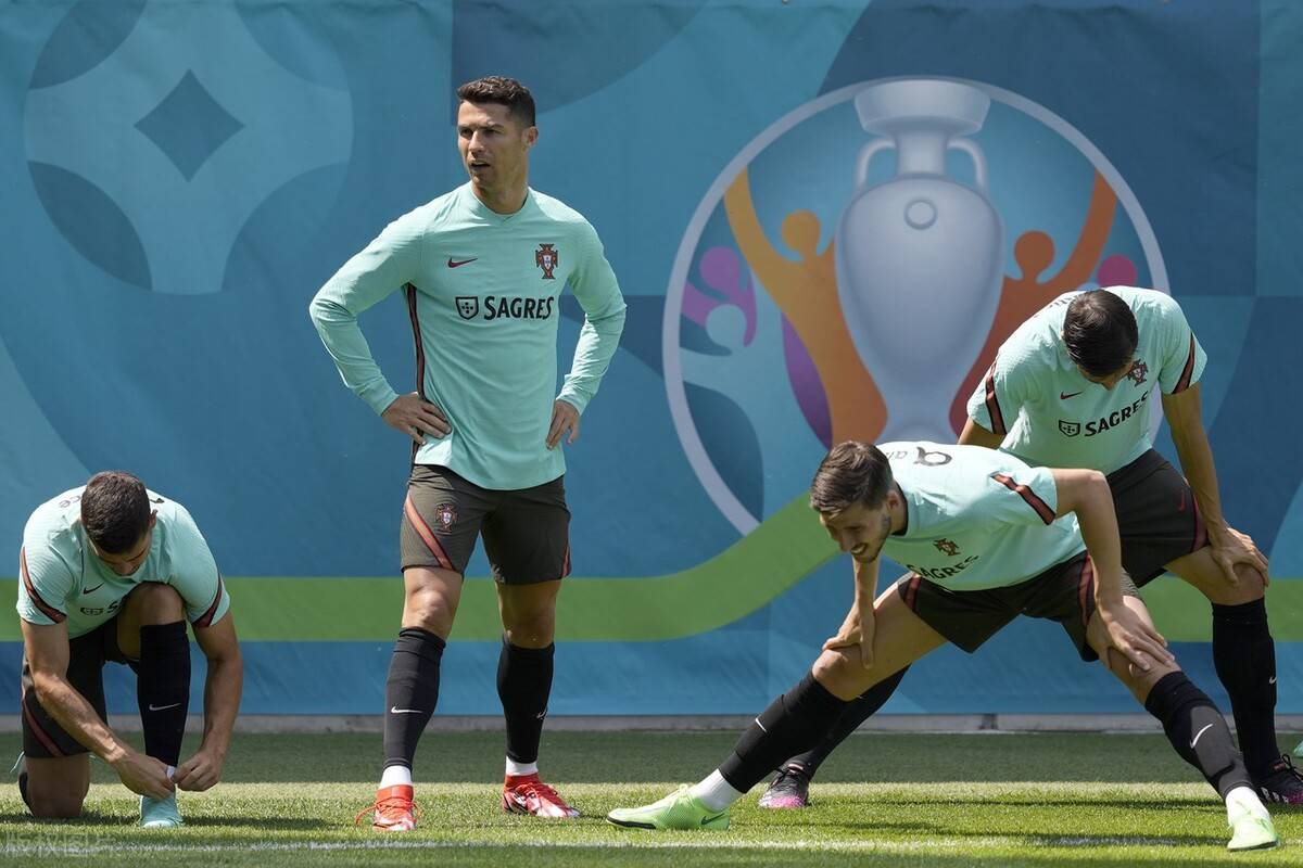 集结日葡萄牙体育备战德甲；外线爆发细节曝光；压力陡增；心理建设被强调的简单介绍