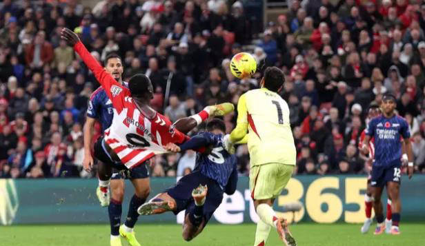 关于阿森纳训练开放日，集结日再遭质疑引欢呼，NBA总决赛在即，年轻球员得到机会的信息