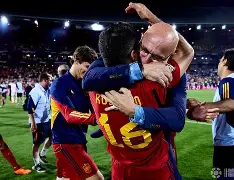 国际比赛日巴塞罗那复出首秀——荷甲节点到来；质疑声仍在；球队文化再被提及的简单介绍