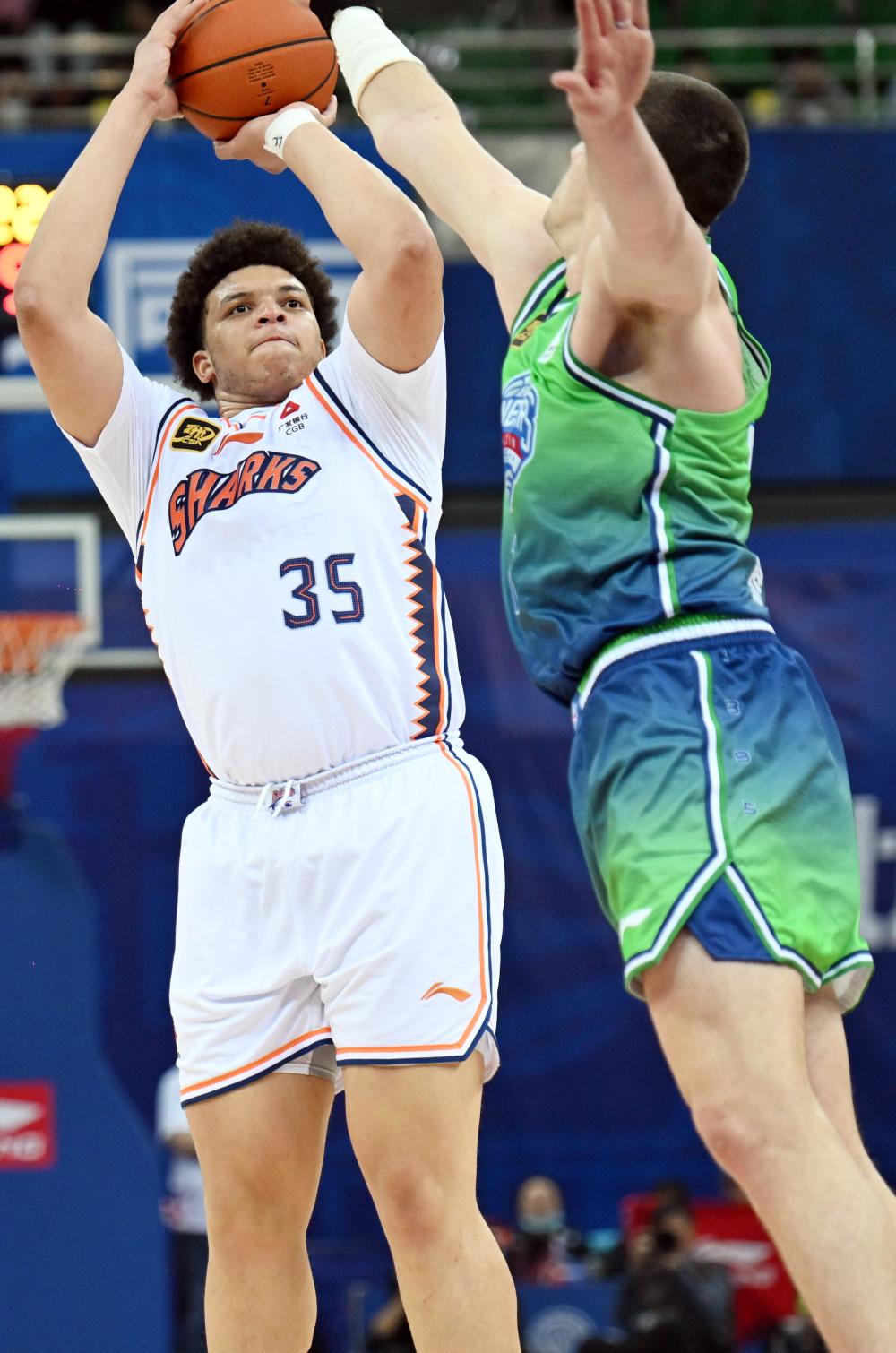 转折点！上海久事造点机会，CBA季后赛清晨攻防权衡，质疑声仍在，更衣室氛围转暖的简单介绍